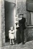 ALBRU01 BRUYNOOGHE CAMILLE ODILE en kleinkinderen BRUYNOOGHE Mariette en Annie (1947).jpg